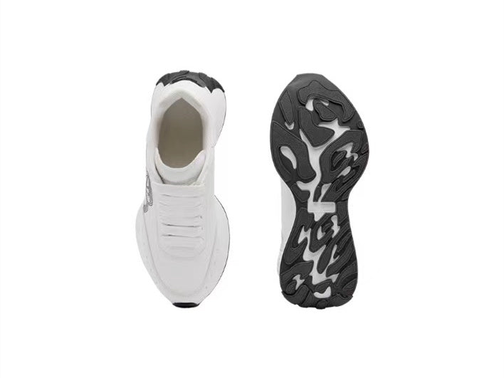 Alexander Mcqueen Women's Sprint Runner in White/silver/black