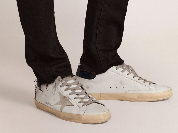 حذاء سنيكرز Super-Star من GOLDEN GOOSE مع نجمة سويديّة وعروة كعب زرقاء