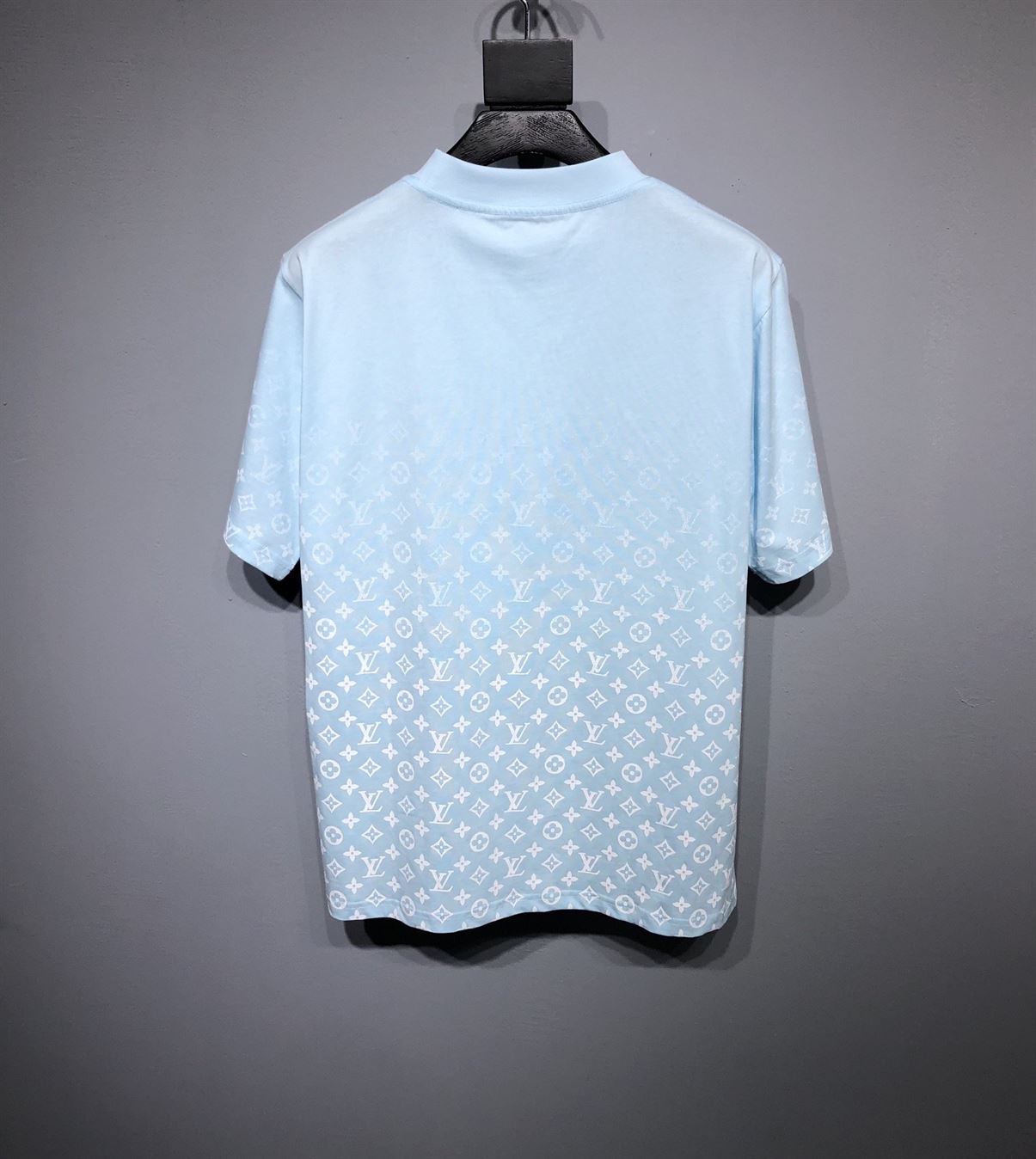 LOUIS VUITTON LVSE MONOGRAM GRADIENT T-SHIRT – LVTS044