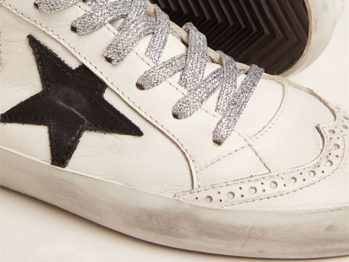 أحذية سنيكرز Mid-Star من GOLDEN GOOSE مع عروة كعب مصفحة وأربطة لامعة