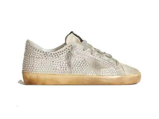 GOLDEN GOOSE حذاء Super-Star نسائي مرصع بالماس بالكامل ونجمة رمادية