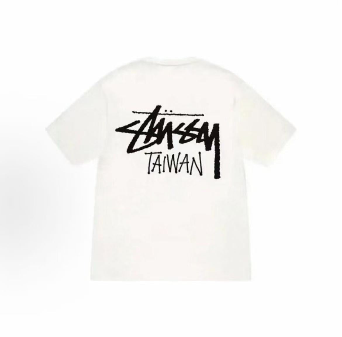 Stussy SS25 Taiwan-exclusive logo letter print loose round-neck comfortable casual short-sleeved American retro T-shirt. Men's and women's versions available.