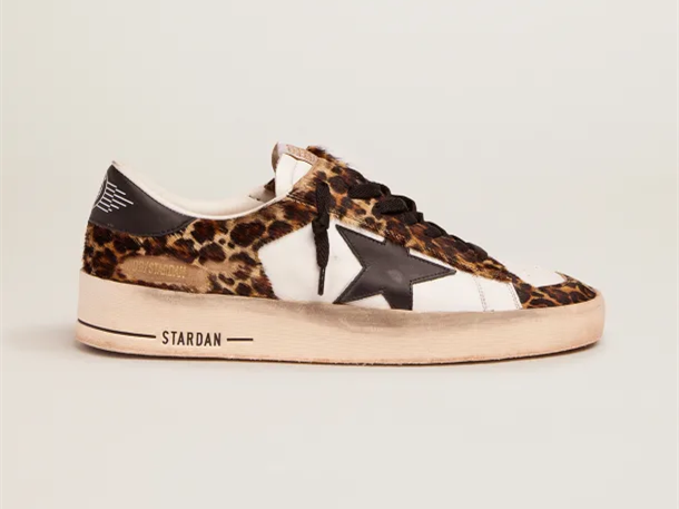 حذاء سنيكرز Stardan من GOLDEN GOOSE بالجلد الأسود بالكامل بلمسة نهائية عتيقة