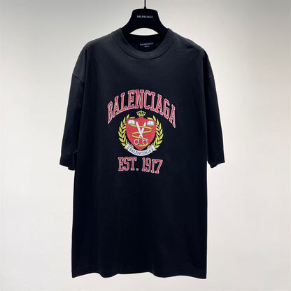 BALENCIAGA MEN’S COLLEGE T-SHIRT MEDIUM FIT IN BLACK – BAS010