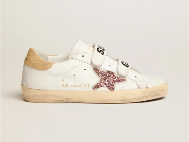 حذاء رياضي أولد سكول من GOLDEN GOOSE بنجمة وردية لامعة وعروة كعب من جلد الشامواه بلون الرمل