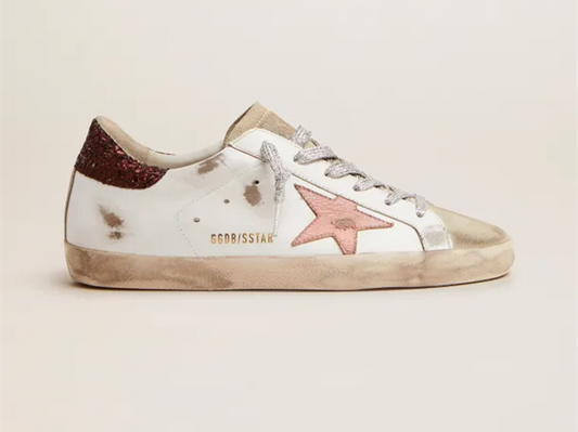 حذاء رياضي Super-Star من GOLDEN GOOSE بكعب لامع بني ونجمة جلدية وردية متشققة
