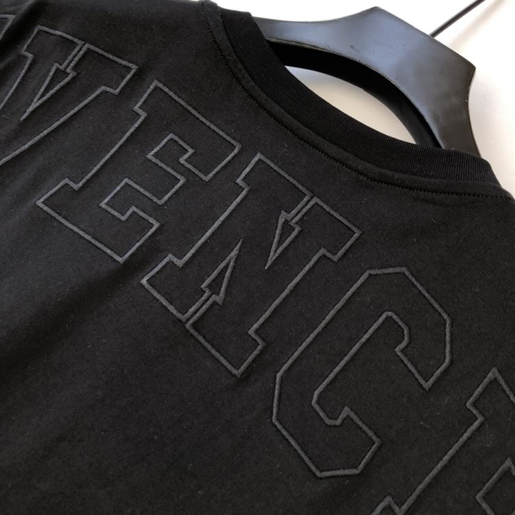 GIVENCHY SLIM FIT T-SHIRT IN JERSEY WITH CERAMIC PRINT IN BLACK – GTS003