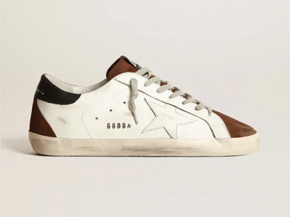 حذاء رياضي سوبر ستار بلونين أبيض وبني من GOLDEN GOOSE