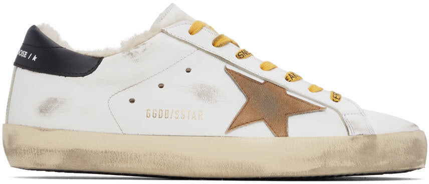 GOLDEN GOOSE حذاء رياضي كلاسيكي سوبر ستار باللونين الأبيض والأصفر