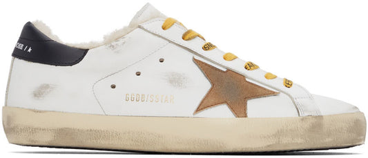 GOLDEN GOOSE حذاء رياضي كلاسيكي سوبر ستار باللونين الأبيض والأصفر