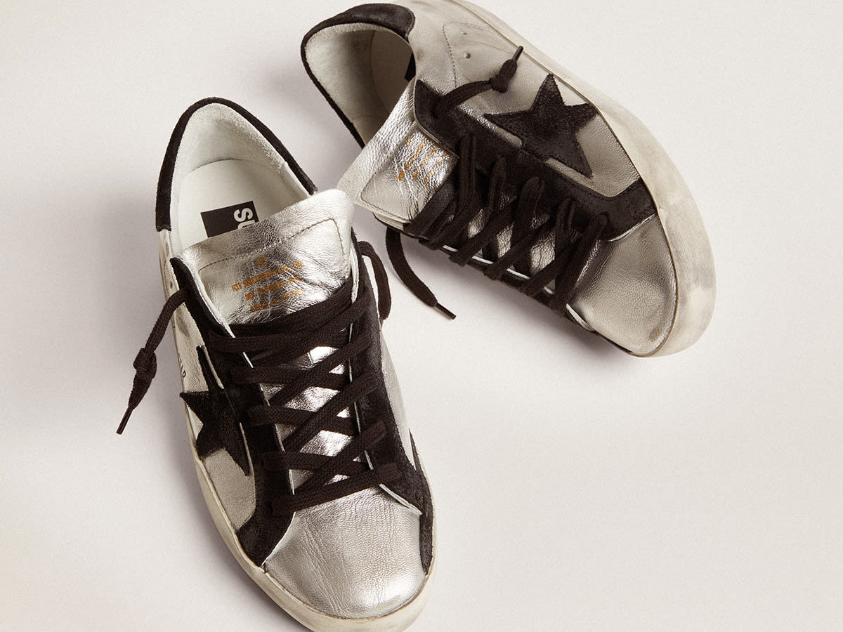 GOLDEN GOOSE حذاء Super-Star نسائي من الجلد الفضي بلمسات متباينة