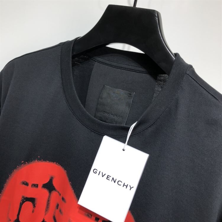 GIVENCHY SLIM FIT T-SHIRT IN JERSEY WITH TAG EFFECT PRINT – GTS002