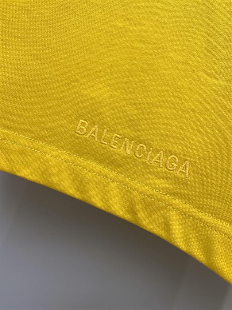 BALENCIAGA MEN’S THE SIMPSONS TM &  20TH TELEVISION T-SHIRT OVERSIZED IN YELLOW – BAS007