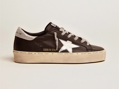 GOLDEN GOOSE حذاء سنيكرز هاي ستار من الجلد الأسود بنجمة من الجلد الفضي اللامع