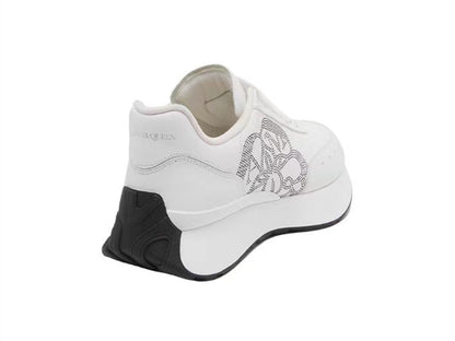 Alexander Mcqueen Women's Sprint Runner in White/silver/black