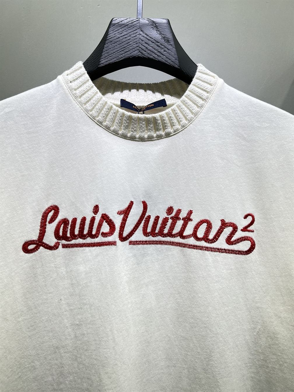 LOUIS VUITTON X NIGO EMBROIDERED MOCKNECK WHITE T-SHIRT – LVTS056