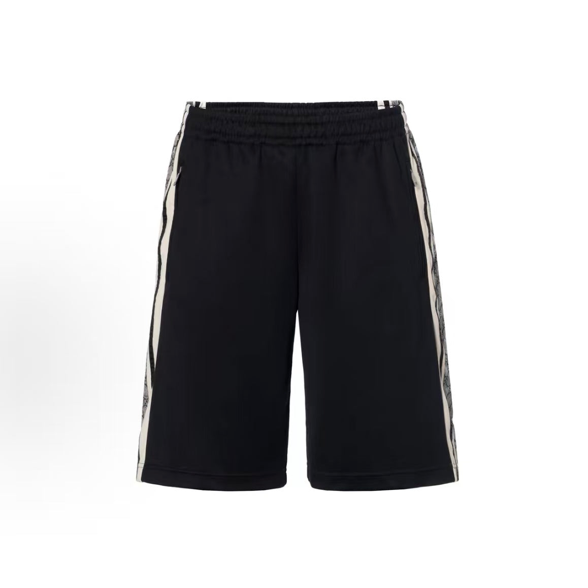 GUCCI 20 Spring Summer Collection: Side stripe pattern with two G letters on the shorts, casual shorts for men, black color.
