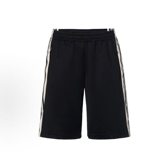 GUCCI 20 Spring Summer Collection: Side stripe pattern with two G letters on the shorts, casual shorts for men, black color.