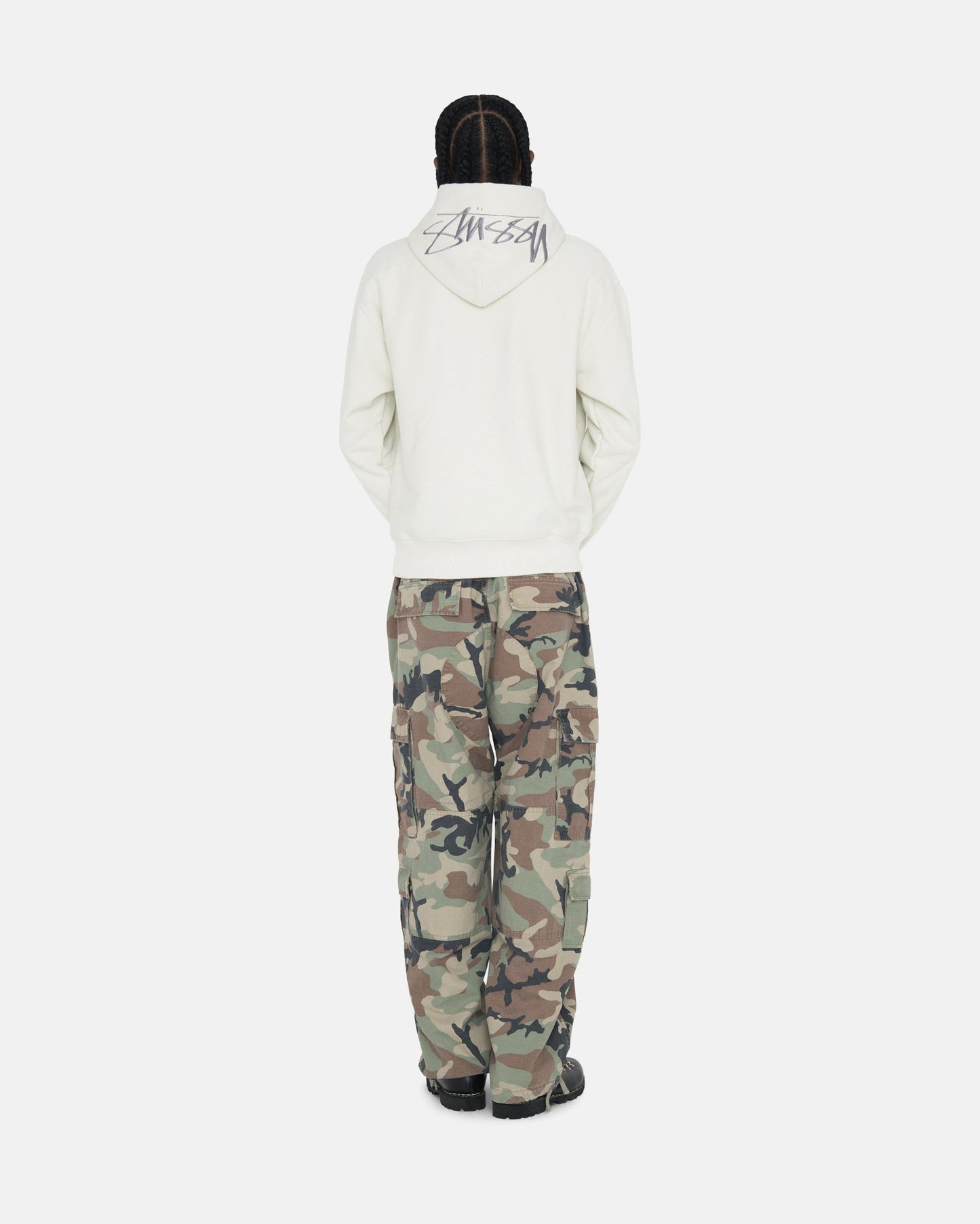 SWEAT À CAPUCHE AVEC APPLICATION AU DOS