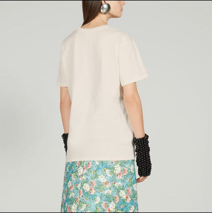 GUCCI - Loose round-neck short-sleeved T-shirt with puppy letter pattern and drop shoulder sleeves, SS23, women's style, beige color.