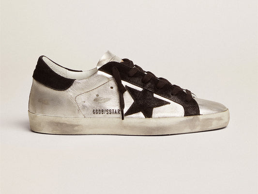 GOLDEN GOOSE حذاء Super-Star نسائي من الجلد الفضي بلمسات متباينة