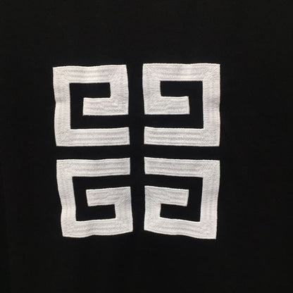 GIVENCHY 4G EMBROIDERED SLIM FIT T-SHIRT IN BLACK – GTS005