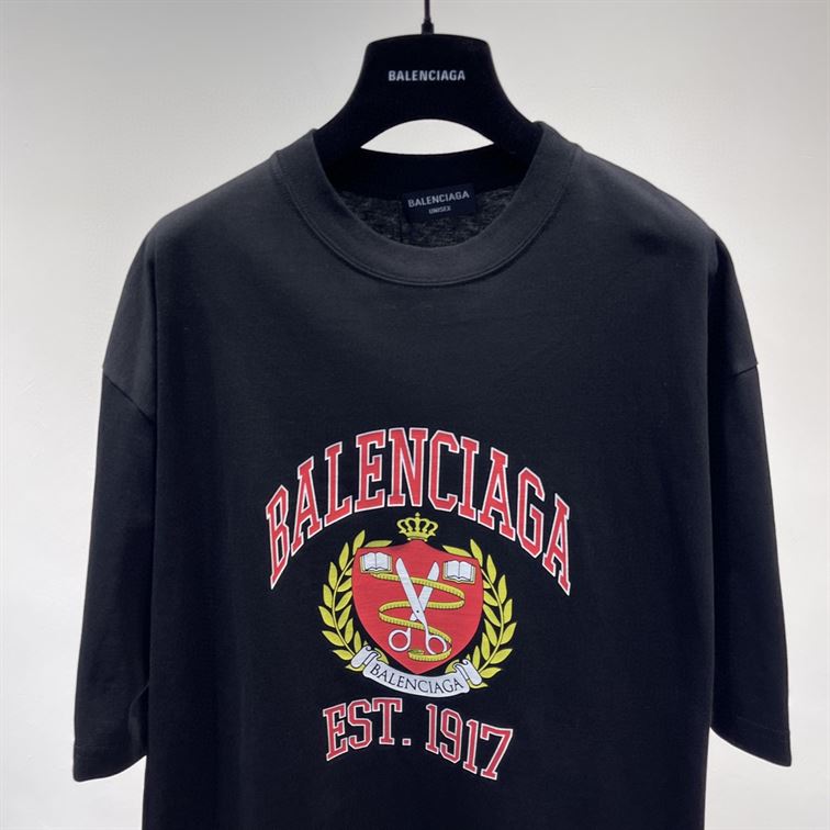 BALENCIAGA MEN’S COLLEGE T-SHIRT MEDIUM FIT IN BLACK – BAS010