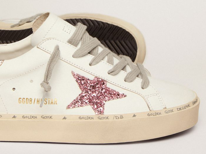 حذاء سنيكرز هاي ستار من GOLDEN GOOSE مع عروة كعب من الجلد الفضي اللامع ونجمة وردية لامعة