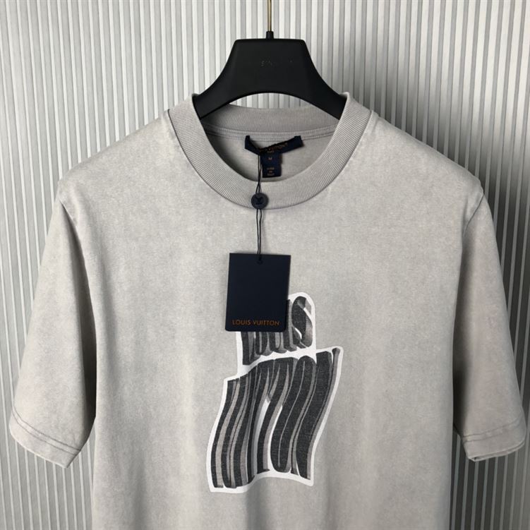 LOUIS VUITTON GRAPHIC LV SIGNATURE T-SHIRT – LVTS071