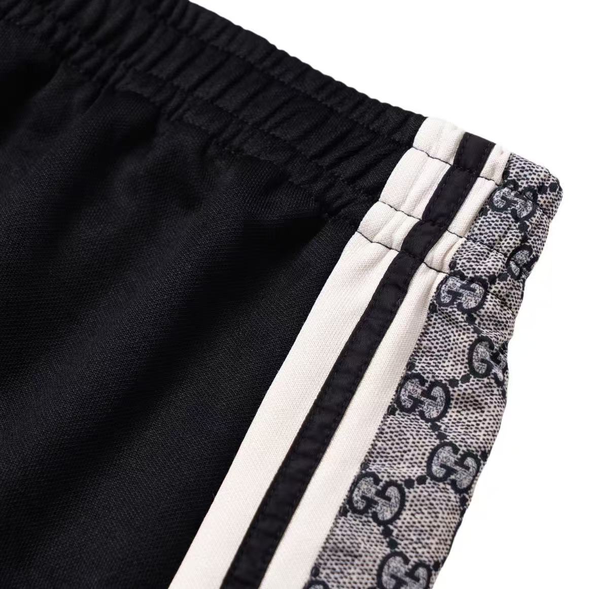 GUCCI 20 Spring Summer Collection: Side stripe pattern with two G letters on the shorts, casual shorts for men, black color.