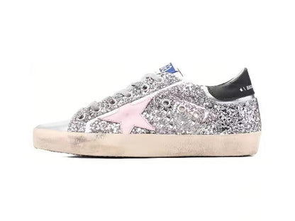 GOLDEN GOOSE حذاء Super-Star نسائي من الجلد الفضي بنجمة وردية