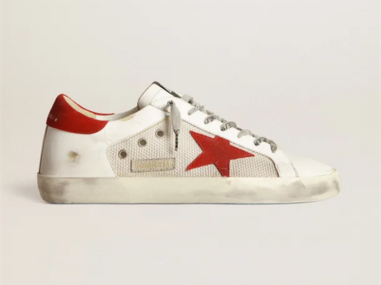 GOLDEN GOOSE حذاء سنيكرز Superstar أبيض من الجلد بنجمة حمراء