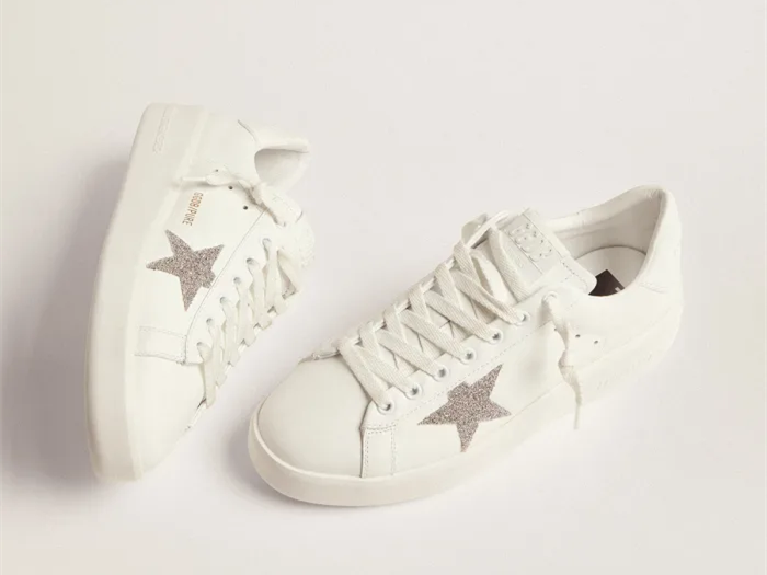 أحذية رياضية GOLDEN GOOSE Purestar من الجلد الأبيض مع نجمة كريستالية فضية اللون