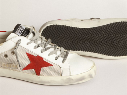 GOLDEN GOOSE حذاء سنيكرز Superstar أبيض من الجلد بنجمة حمراء