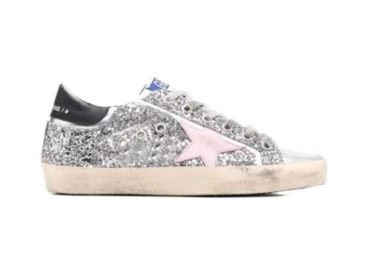 GOLDEN GOOSE حذاء Super-Star نسائي من الجلد الفضي بنجمة وردية