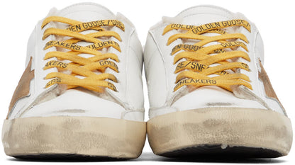 GOLDEN GOOSE حذاء رياضي كلاسيكي سوبر ستار باللونين الأبيض والأصفر