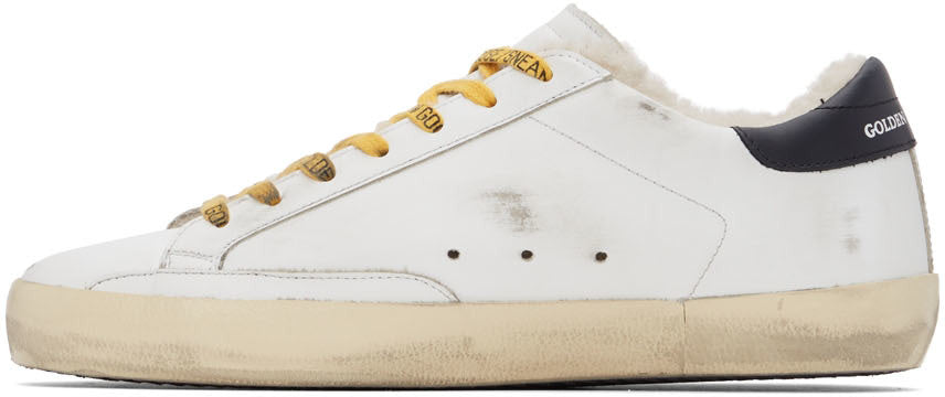 GOLDEN GOOSE حذاء رياضي كلاسيكي سوبر ستار باللونين الأبيض والأصفر