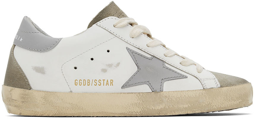 GOLDEN GOOSE حذاء سنيكرز سوبر ستار كلاسيك أبيض ورمادي بقصة منخفضة