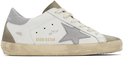 GOLDEN GOOSE حذاء سنيكرز سوبر ستار كلاسيك أبيض ورمادي بقصة منخفضة
