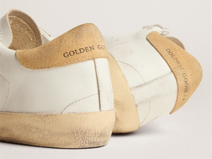 حذاء رياضي أولد سكول من GOLDEN GOOSE بنجمة وردية لامعة وعروة كعب من جلد الشامواه بلون الرمل