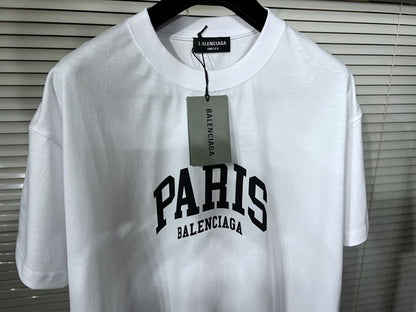 BALENCIAGA MEN’S CITIES PARIS T-SHIRT MEDIUM FIT IN WHITE – BAS008