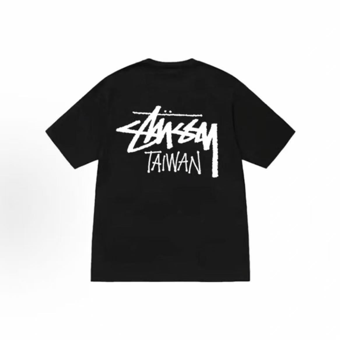Stussy SS25 Taiwan-exclusive logo letter print loose round-neck comfortable casual short-sleeved American retro T-shirt. Men's and women's versions available.