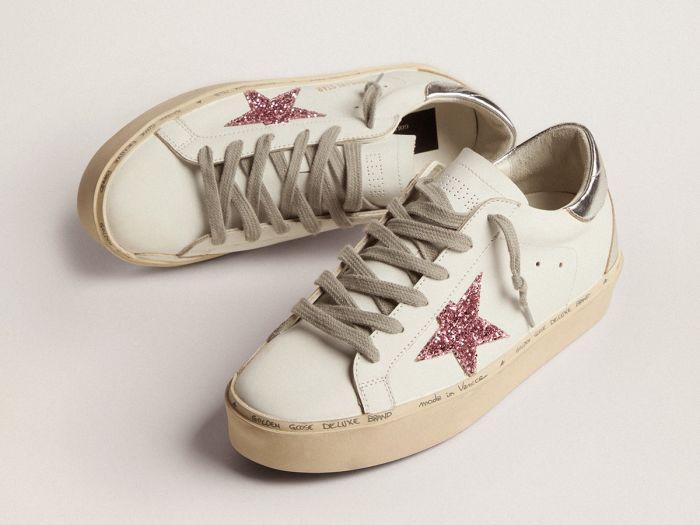 حذاء سنيكرز هاي ستار من GOLDEN GOOSE مع عروة كعب من الجلد الفضي اللامع ونجمة وردية لامعة