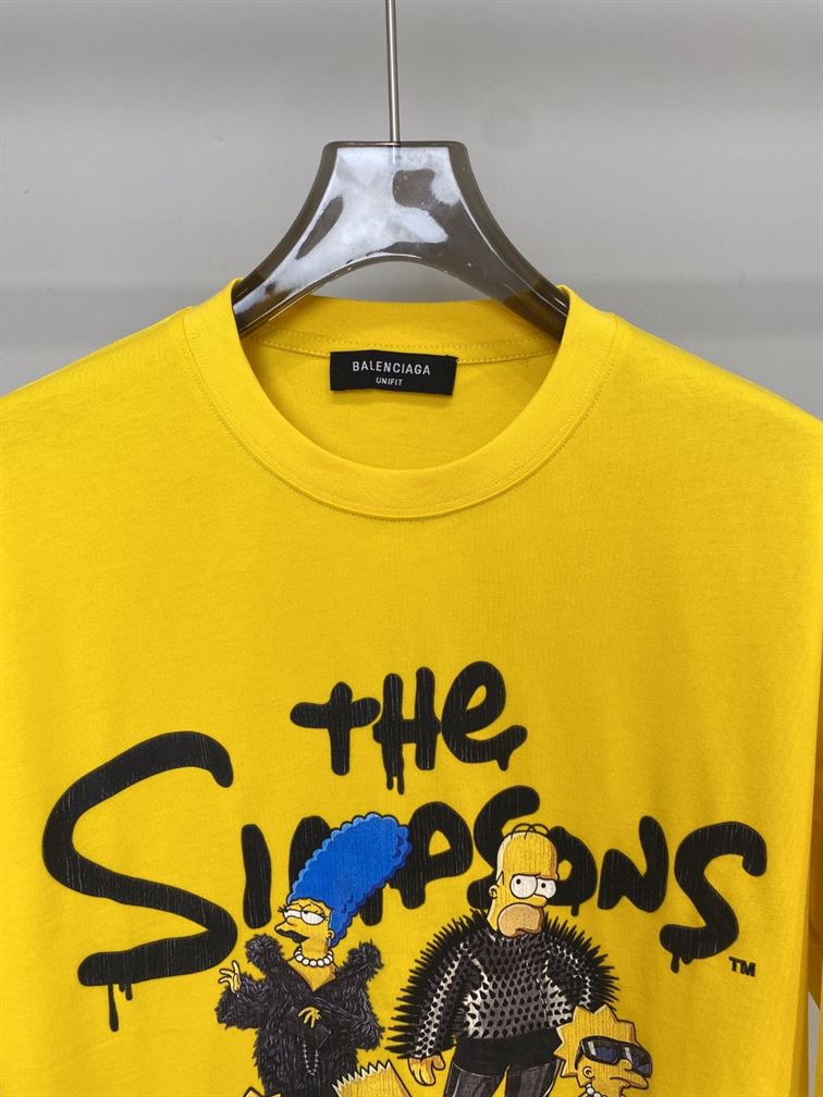 BALENCIAGA MEN’S THE SIMPSONS TM &  20TH TELEVISION T-SHIRT OVERSIZED IN YELLOW – BAS007
