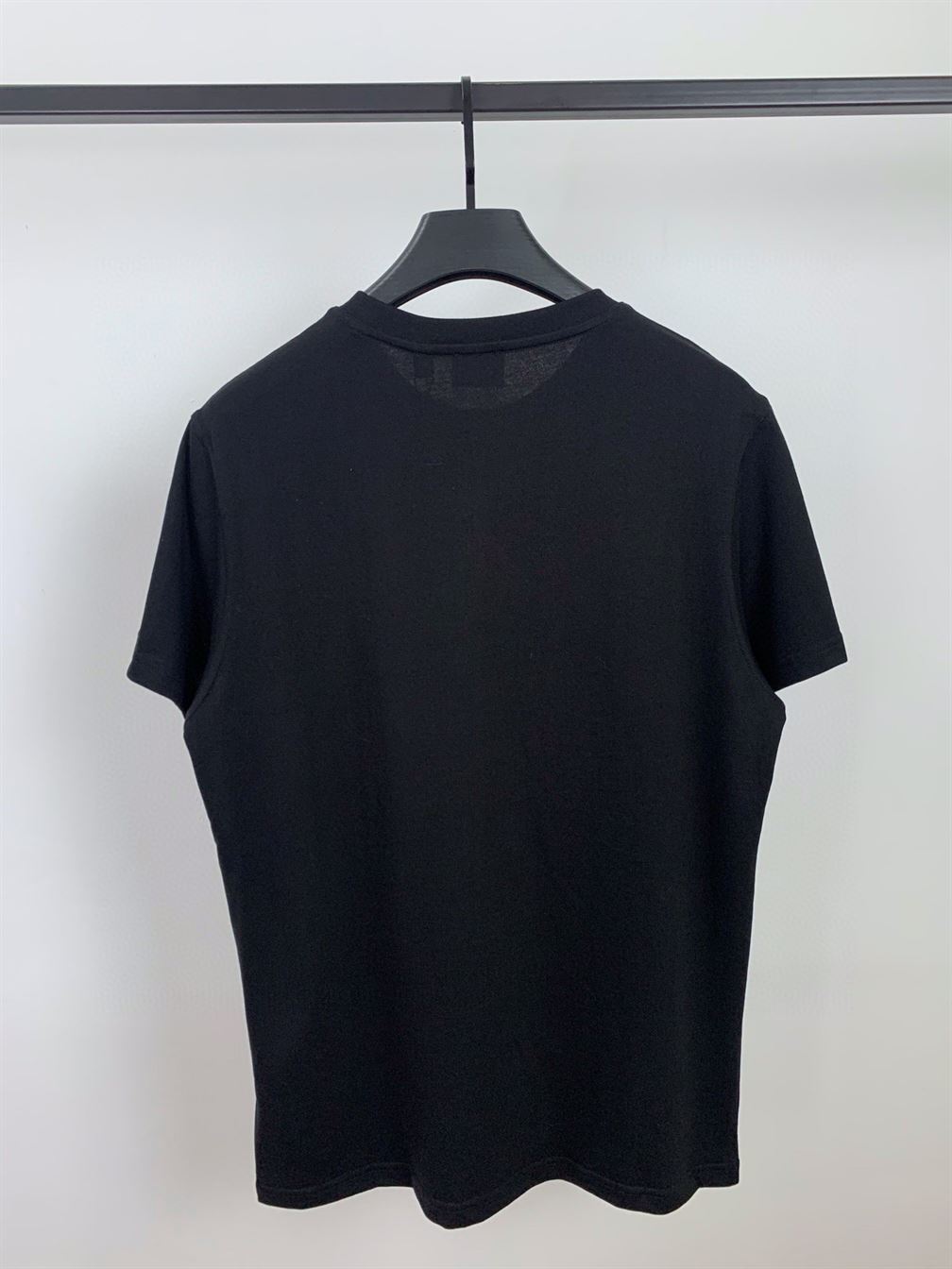 BURBERRY LOGO PRINT COTTON T-SHIRT IN BLACK – BRS008