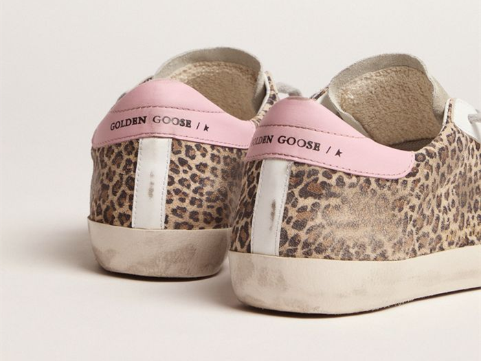 GOLDEN GOOSE حذاء سنيكرز سوبر ستار من الشامواه بطبعة الفهد