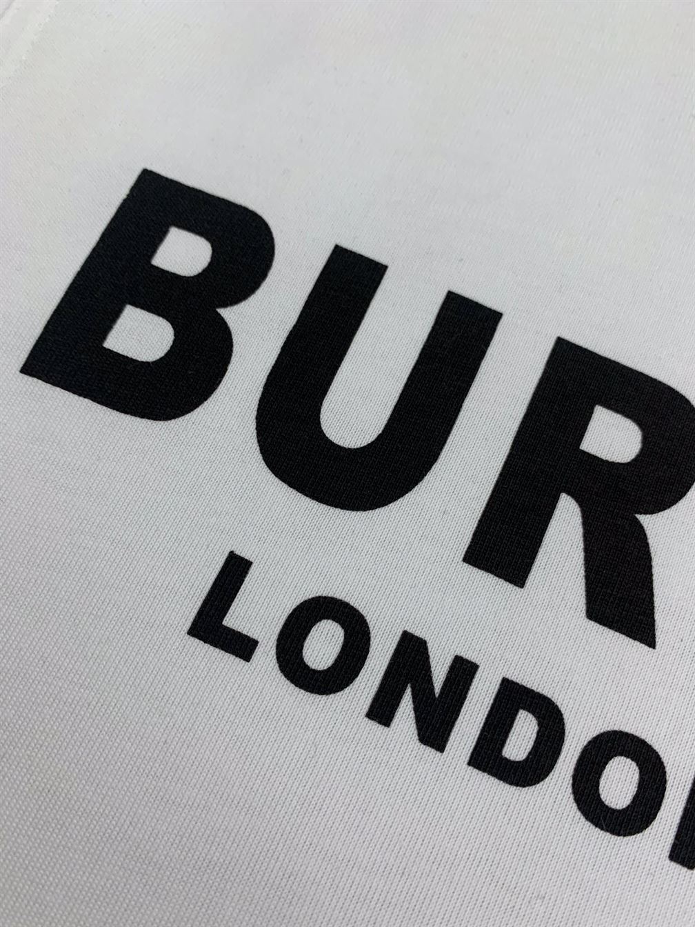 BURBERRY LOGO PRINT COTTON T-SHIRT IN WHITE – BRS009