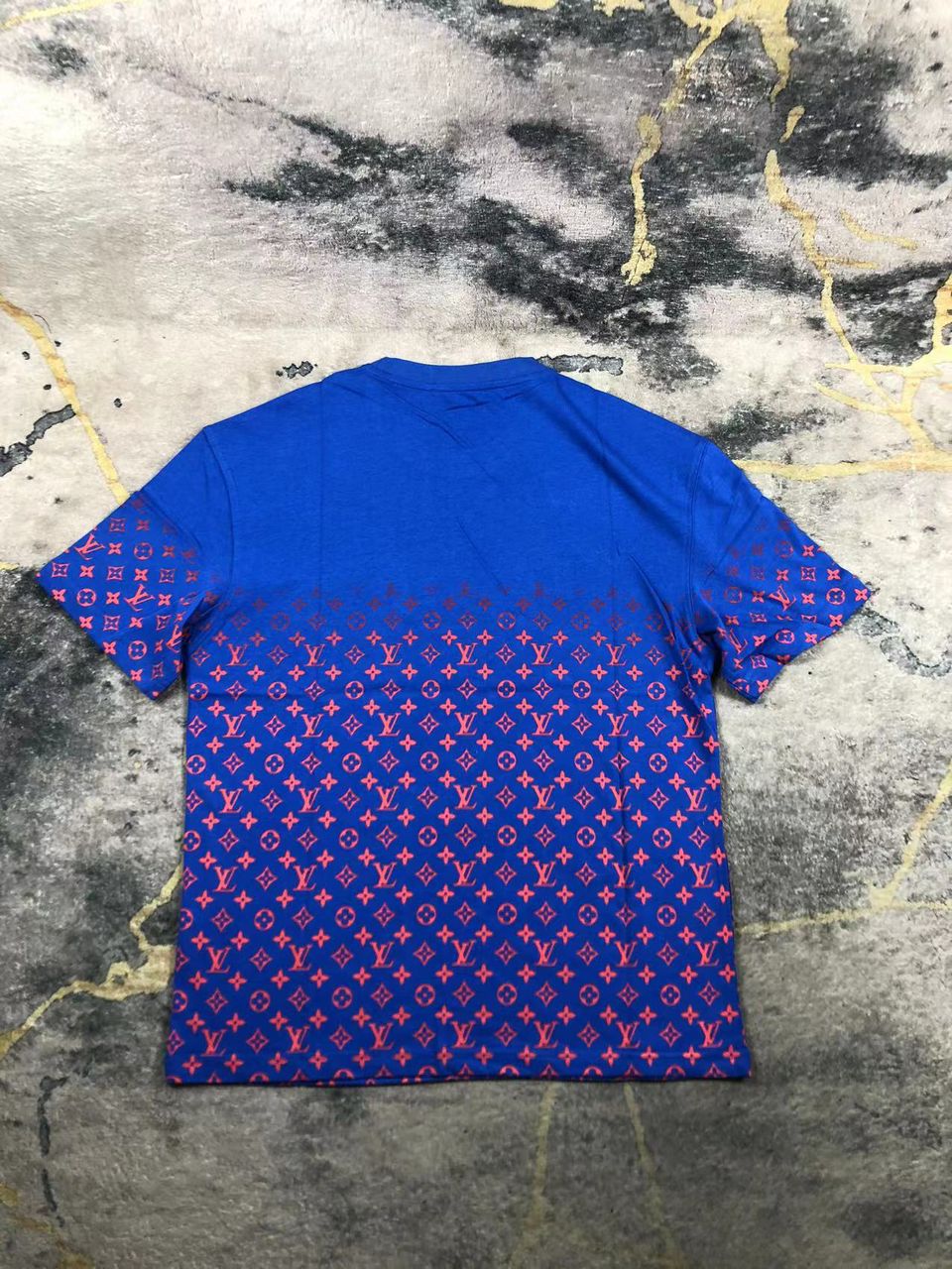 LOUIS VUITTON LVSE MONOGRAM GRADIENT T-SHIRT – LVTS057