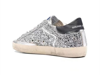 GOLDEN GOOSE حذاء Super-Star نسائي من الجلد الفضي بنجمة وردية