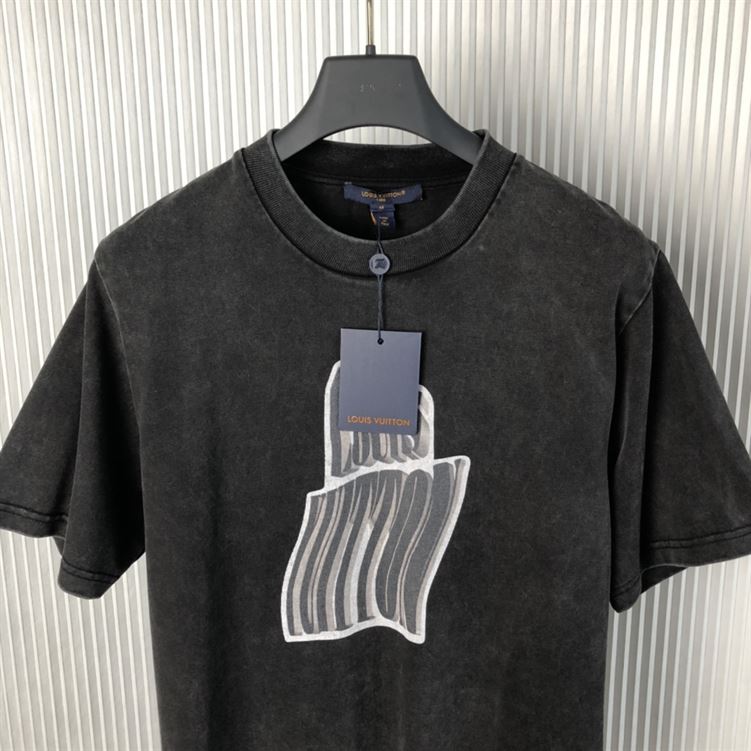 LOUIS VUITTON GRAPHIC LV SIGNATURE T-SHIRT – LVTS072